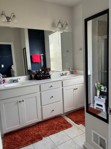 Building Photo - 2009 Thornbrook Way