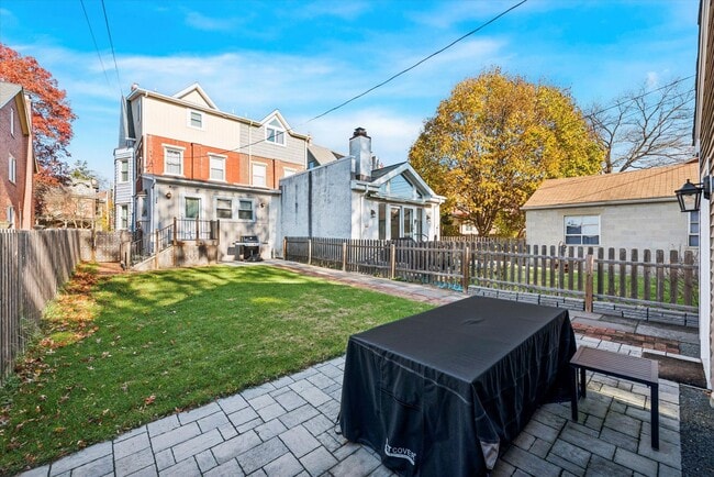 Building Photo - COMING SOON!  Charming Updated Twin in Wes...