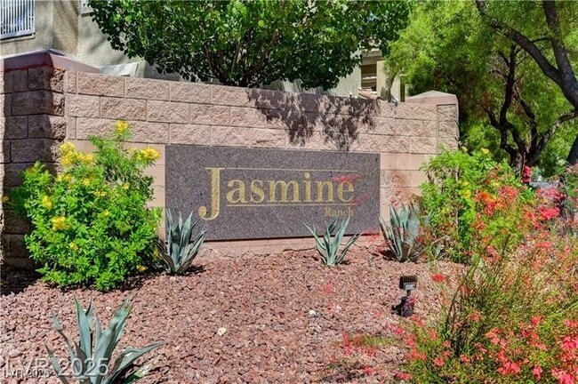 Building Photo - 5855 Valley Dr