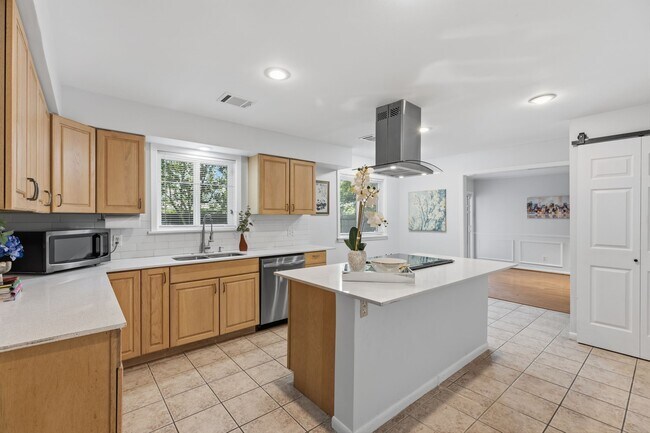 Building Photo - 5410 Indigo St