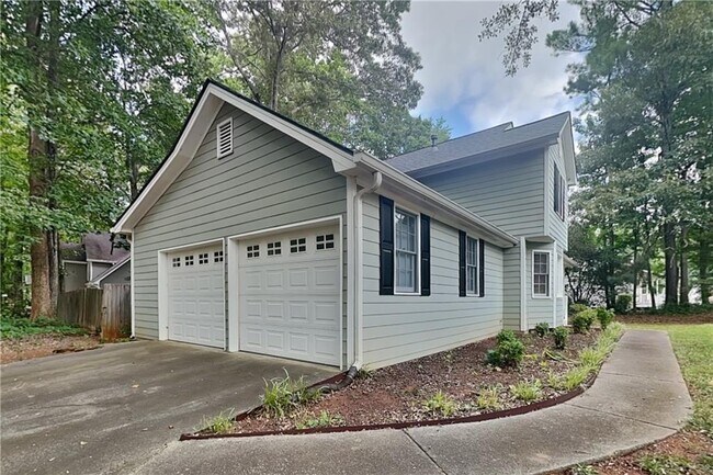 Building Photo - 2671 Ashley Dr