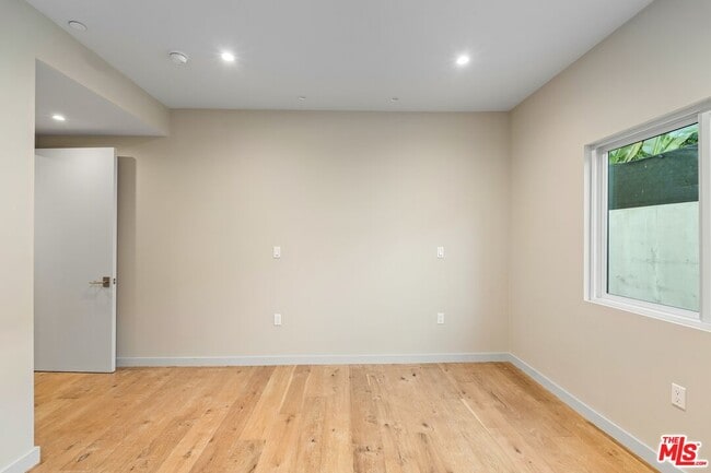 Building Photo - 1621 Malcolm Ave