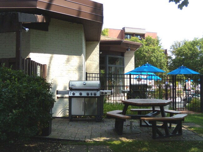 Building Photo - 125 Acacia Cir