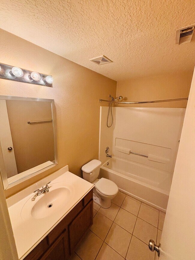 Building Photo - 10614 Cobblecreek Way