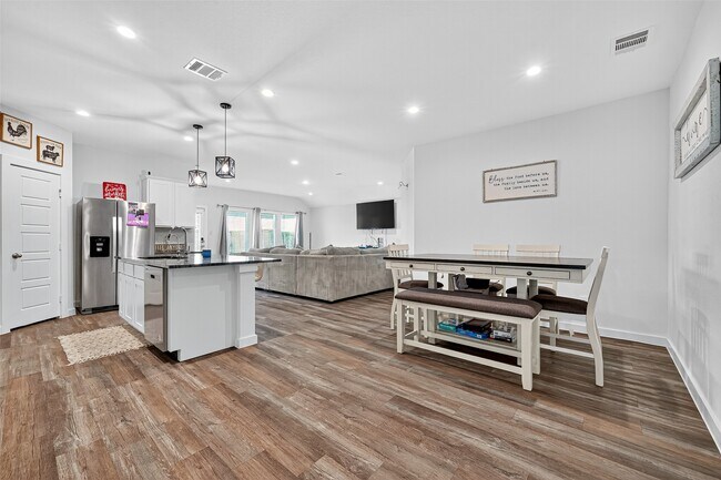 Building Photo - 8730 Shumard Oak Dr