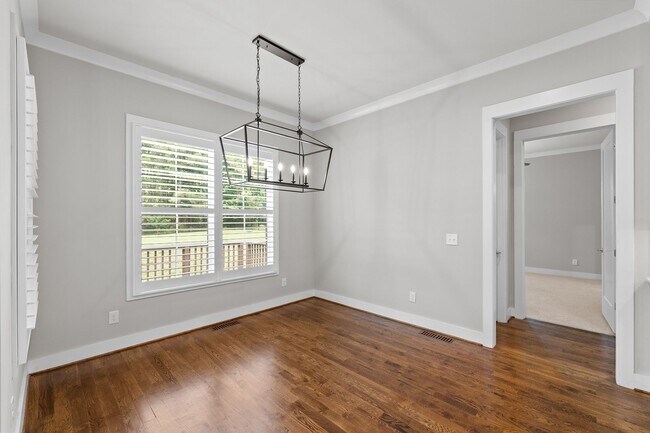 Building Photo - **Luxury 4/4 with Fenced in Yard**