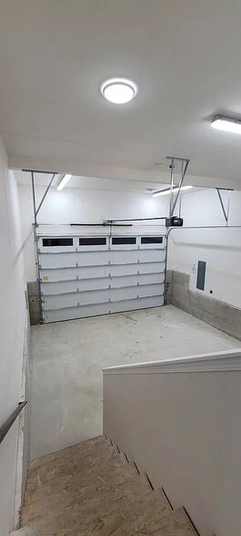 Building Photo - 10305 Eckenstam Johnson Rd