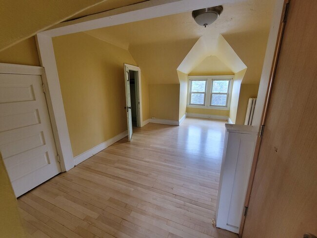 Building Photo - 2002 E 1st St