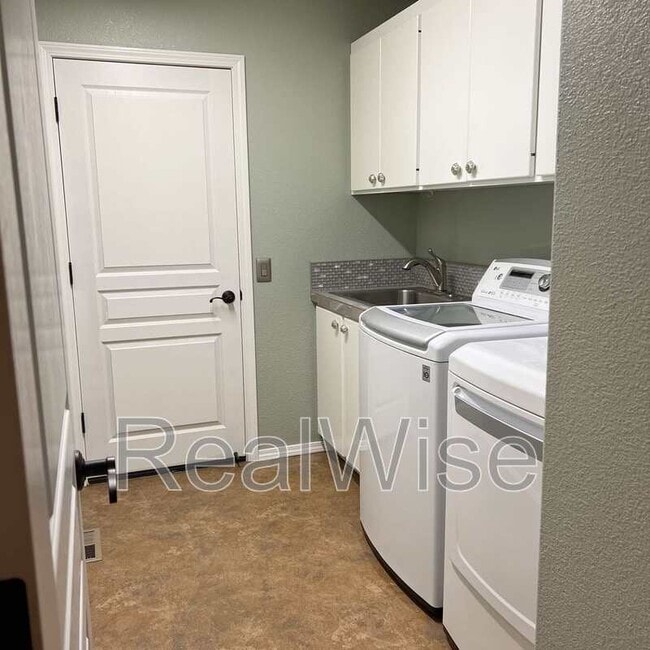 Building Photo - 2235 NW 15th St