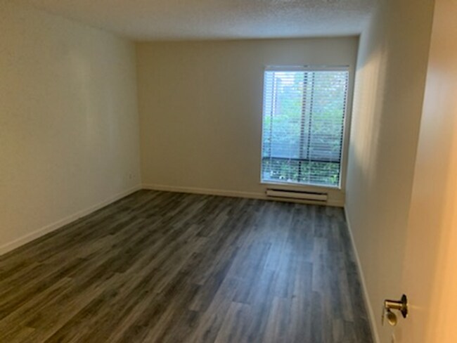 Building Photo - One Bedroom Condo Available in Watergate C...
