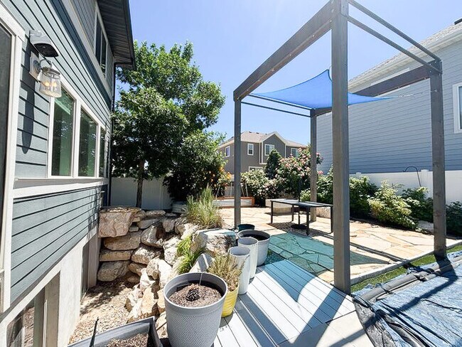 Building Photo - Luxury 5-Bedroom Rental with Pool, Finishe...