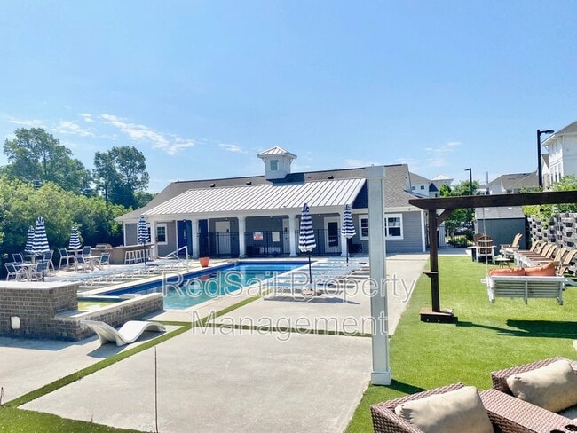 Building Photo - 208 Fishers Ct