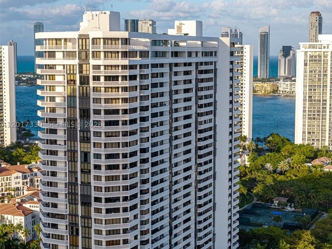 Building Photo - 2000 Island Blvd
