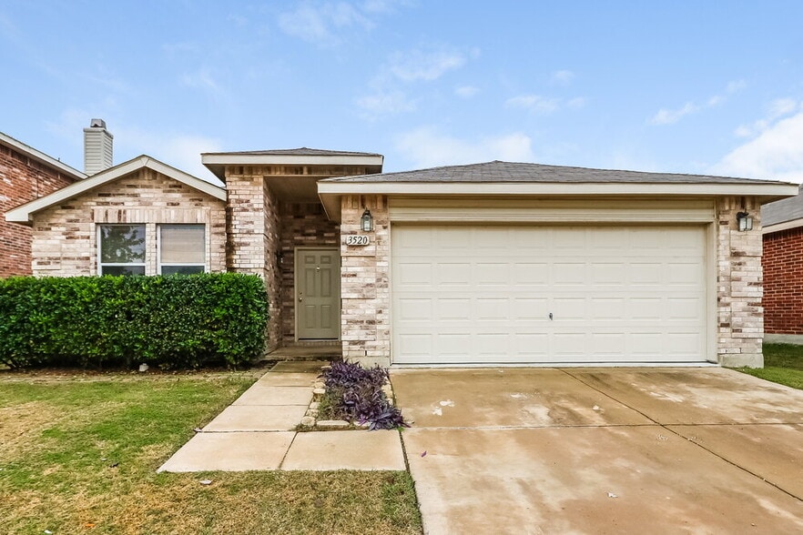 Primary Photo - 3520 Clydesdale Dr