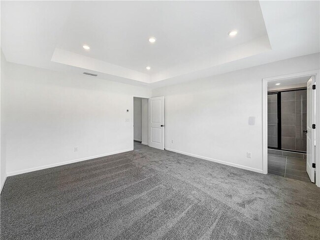 Building Photo - 2712 The Ln NE