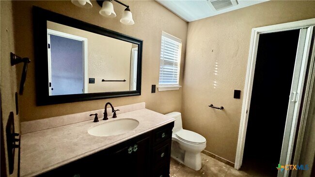 Building Photo - 5502 Golden Dr