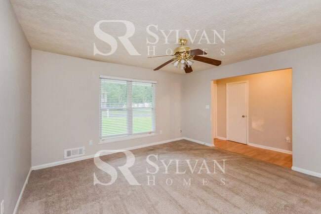 Building Photo - The living is easy in this 3 bedroom, 2 ba...