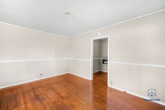 Building Photo - 2 bed 1 bath