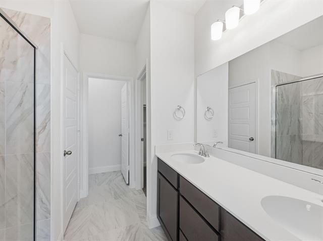 Building Photo - 622 Saxony Dr