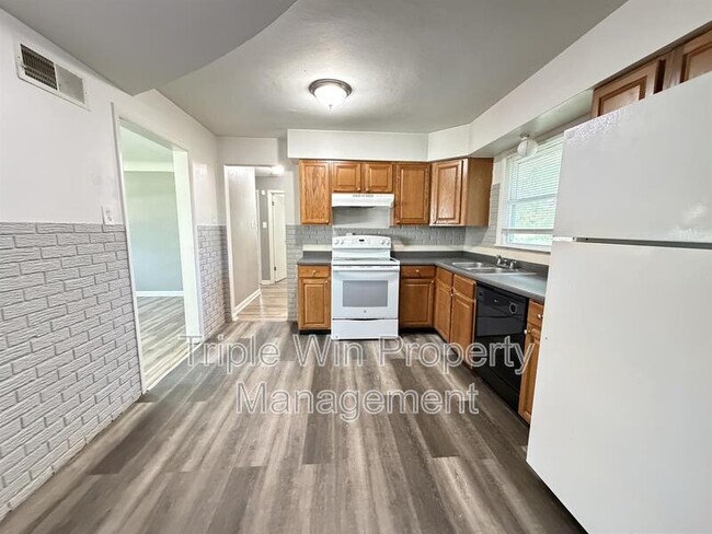 Building Photo - 6801 Knoll Ave