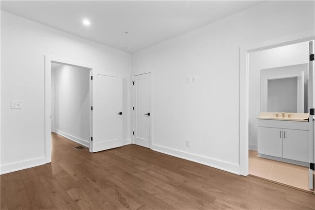 Building Photo - 201 New St