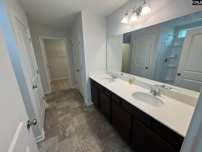 Building Photo - 3052 Hallsdale Dr