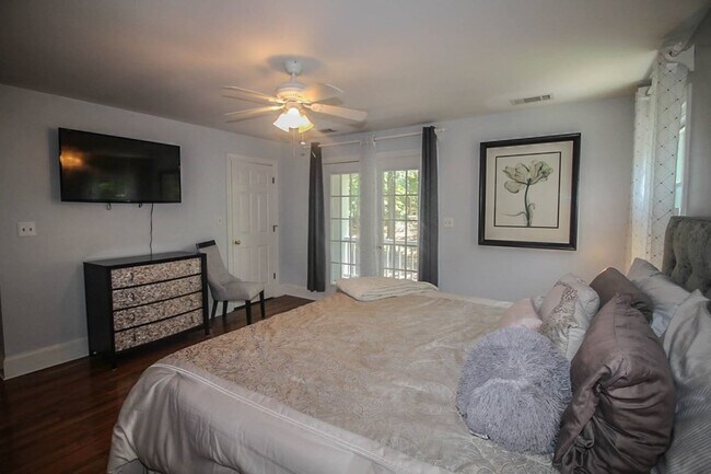 Building Photo - 4265 Deerwood Ln