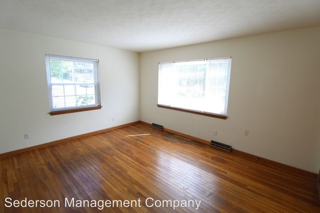 Building Photo - 1500 W 47th St