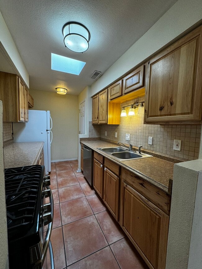 Building Photo - 4813 W Glen Dr SW