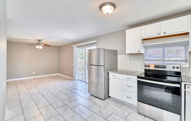 Building Photo - 2365 N Pointe Ln