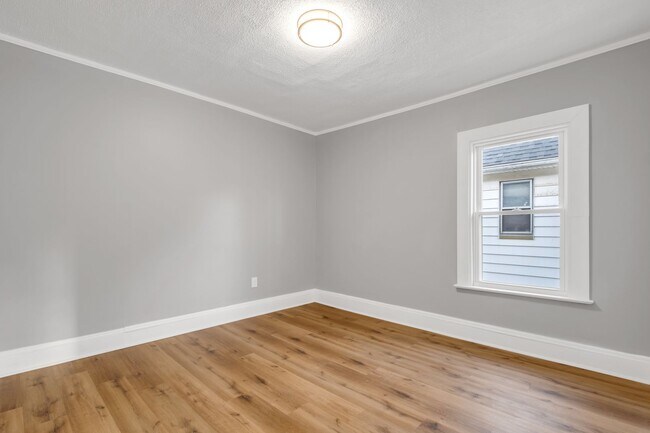 Building Photo - Fully renovated house located on Cleveland...