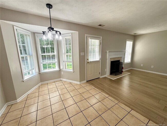 Building Photo - 604 Raven Pl