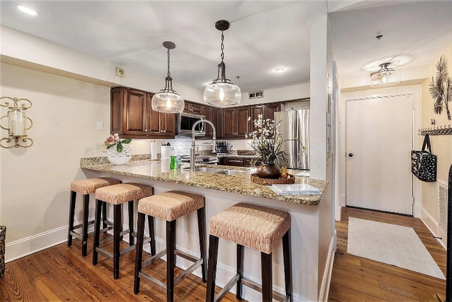 Building Photo - 157 Calhoun St