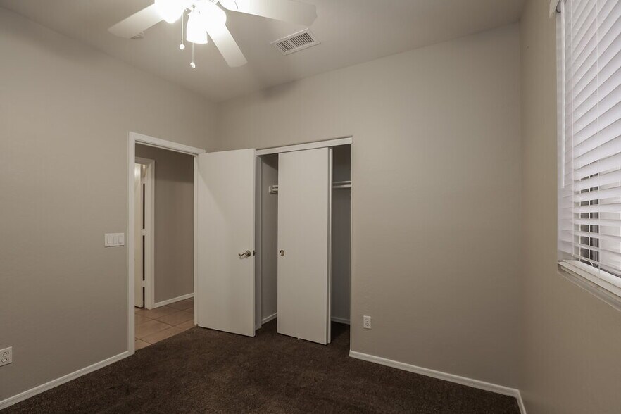 Building Photo - 11217 W Berkeley Rd