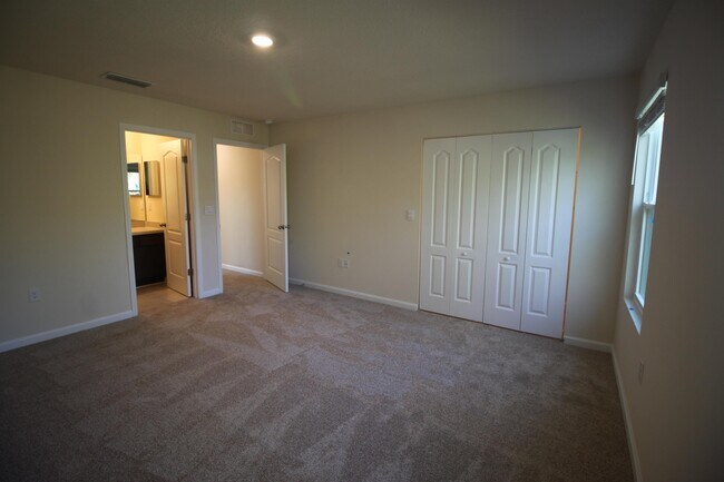 Building Photo - 9595 Star Dr