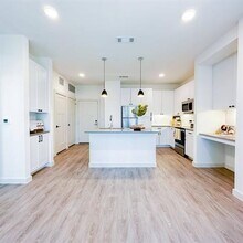 Building Photo - 501 N Ewing Ave