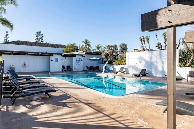 Building Photo - 1304 San Julian Dr