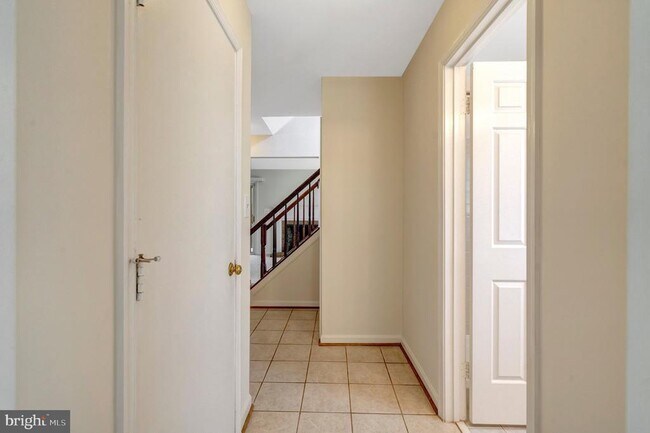 Building Photo - 5964 Norham Dr