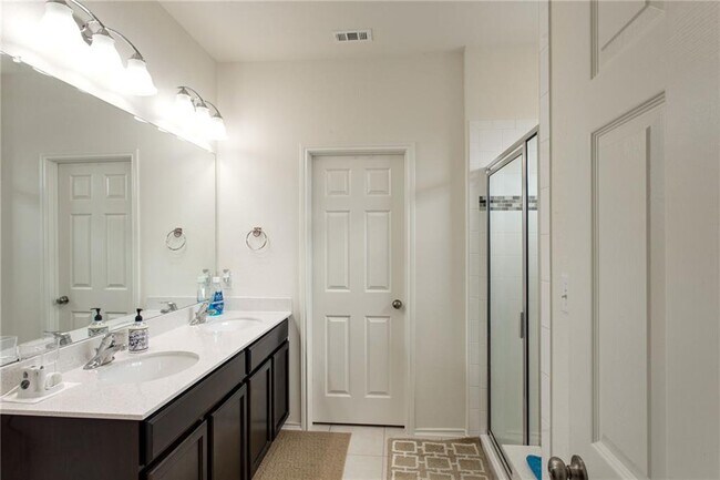 Building Photo - 9109 Garnet Dr