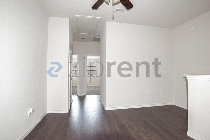 Building Photo - Unit