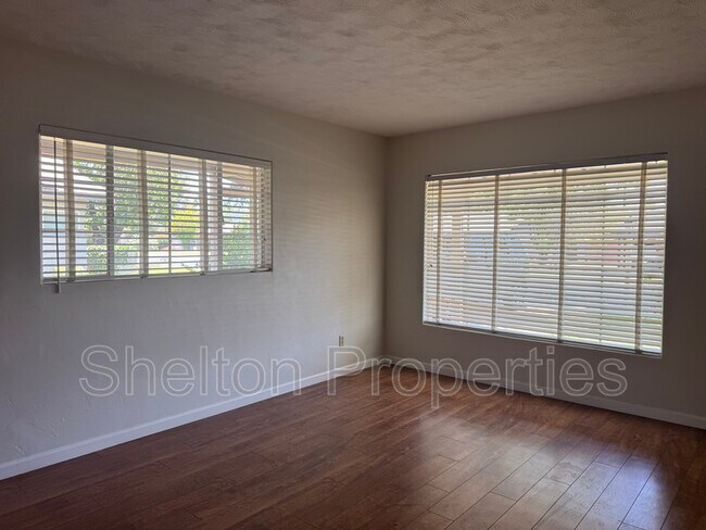 Building Photo - 718 W Glenn Dr