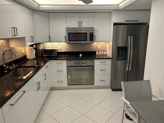 Building Photo - 5100 N Ocean Blvd