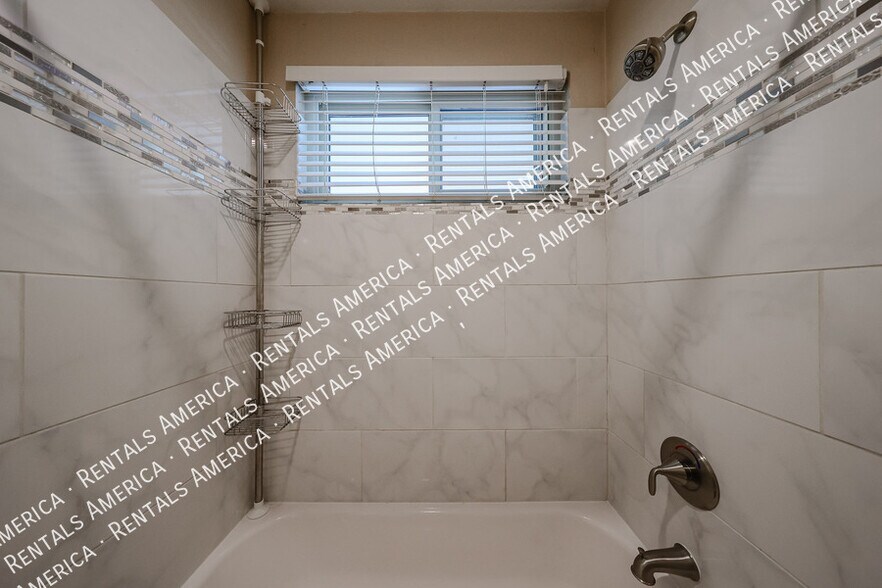 Building Photo - 4583 W Elgin St