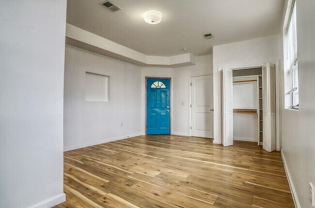 Building Photo - 9017 Riverside Pl