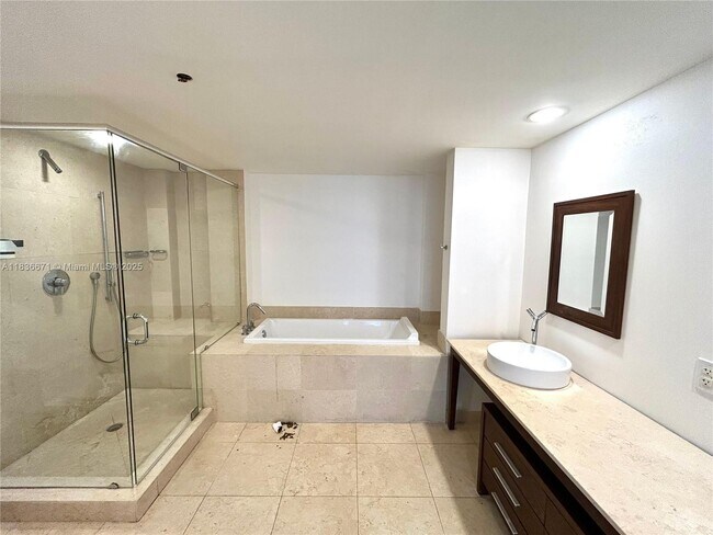 Building Photo - 475 Brickell Ave