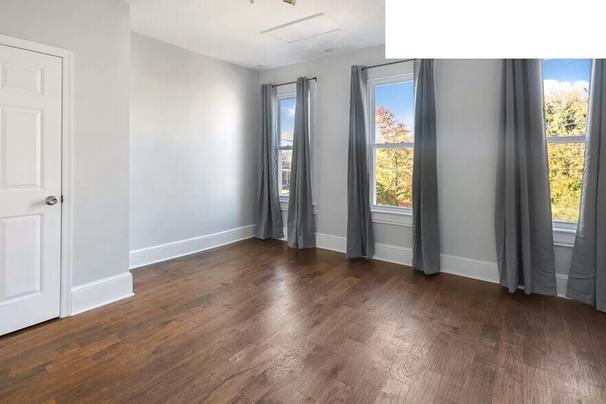 Building Photo - 2124 13th St SE