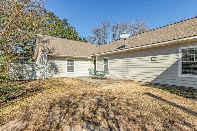 Building Photo - 108 Gilchrist Ave