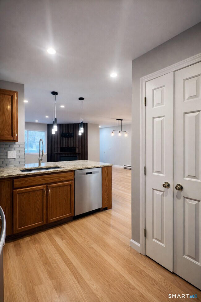 Building Photo - 103 Willow Springs