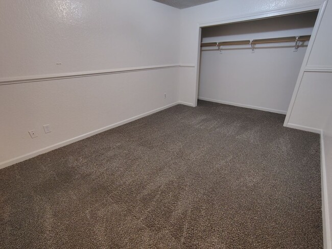 Building Photo - 932 Inez Dr