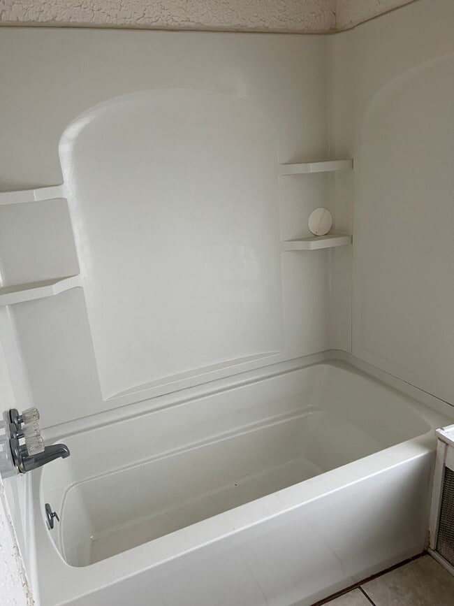 Building Photo - Large 4 bed 1.5 Bath Old City Lancaster Home